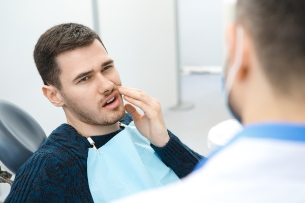 Pros And Cons Of Having A Broken Tooth Extracted