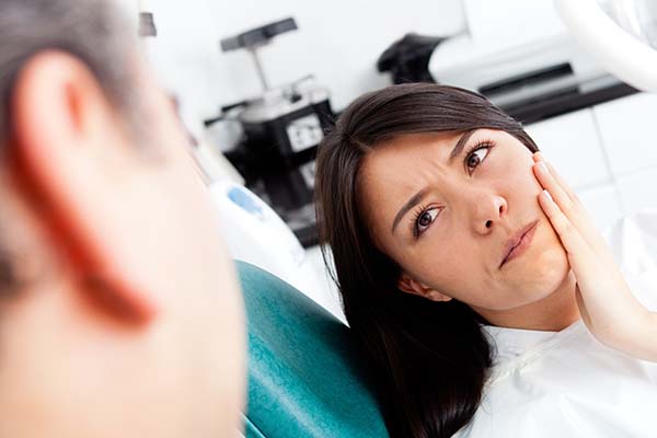 How A Dentist Can Treat A Chipped Tooth