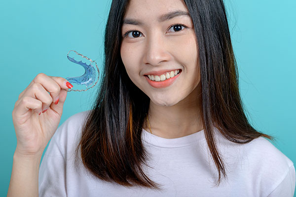 Less Emergency Orthodontic Visits With Invisalign Than Braces